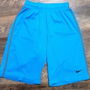 Very gently loved blue Nike basketball shorts youth LG mint condition quick-dry